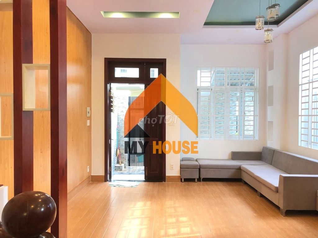 Please rent out 2rd floor district. Full interior bedroom.