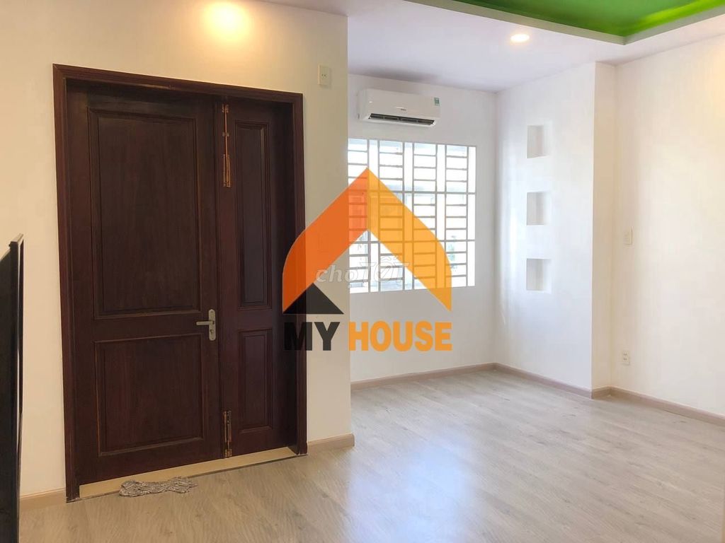Please rent out 2rd floor district. Full interior bedroom.