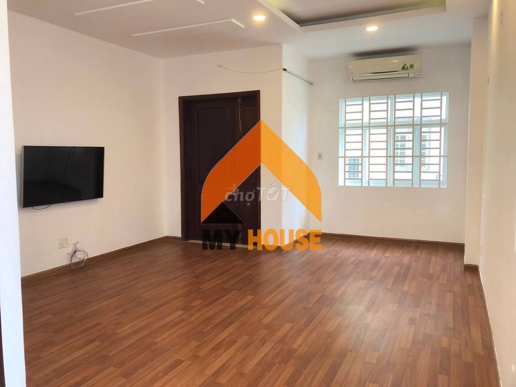 Please rent out 2rd floor district. Full interior bedroom.