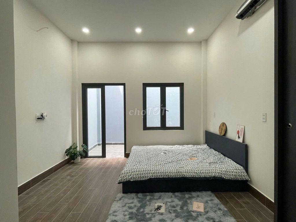 Rent the Secret Service Room Full Seven Supremes of Tân Phú