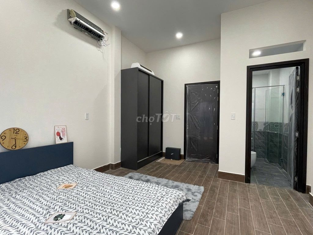 Rent the Secret Service Room Full Seven Supremes of Tân Phú