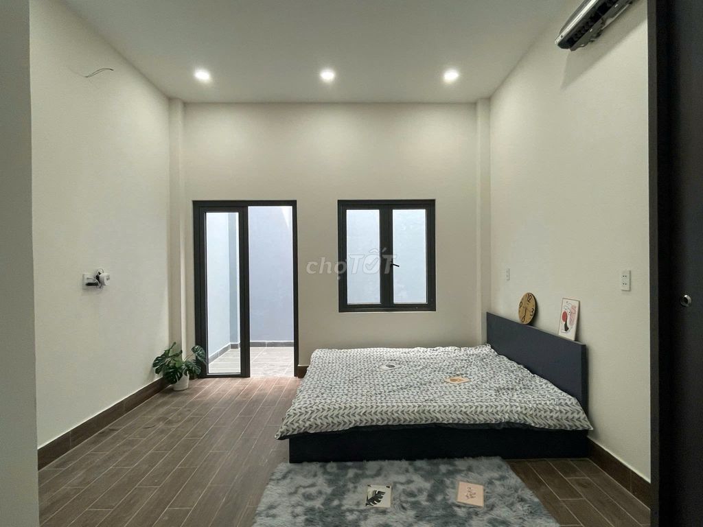 Rent the Secret Service Room Full Seven Supremes of Tân Phú