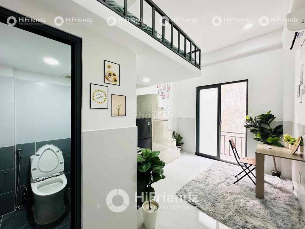 Mini building has a balcony full of furniture, Sen-Lạc Long Quân refrigerators.