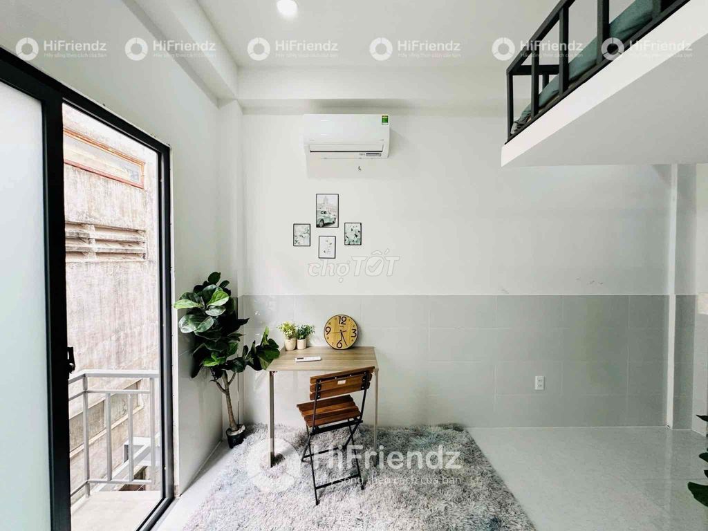 Mini building has a balcony full of furniture, Sen-Lạc Long Quân refrigerators.
