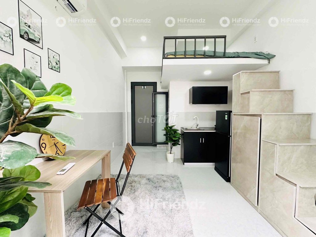 Mini building has a balcony full of furniture, Sen-Lạc Long Quân refrigerators.