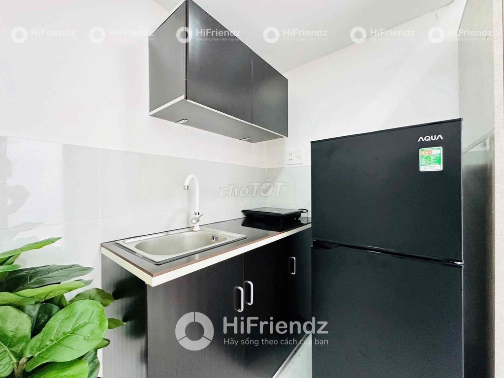Mini building has a balcony full of furniture, Sen-Lạc Long Quân refrigerators.