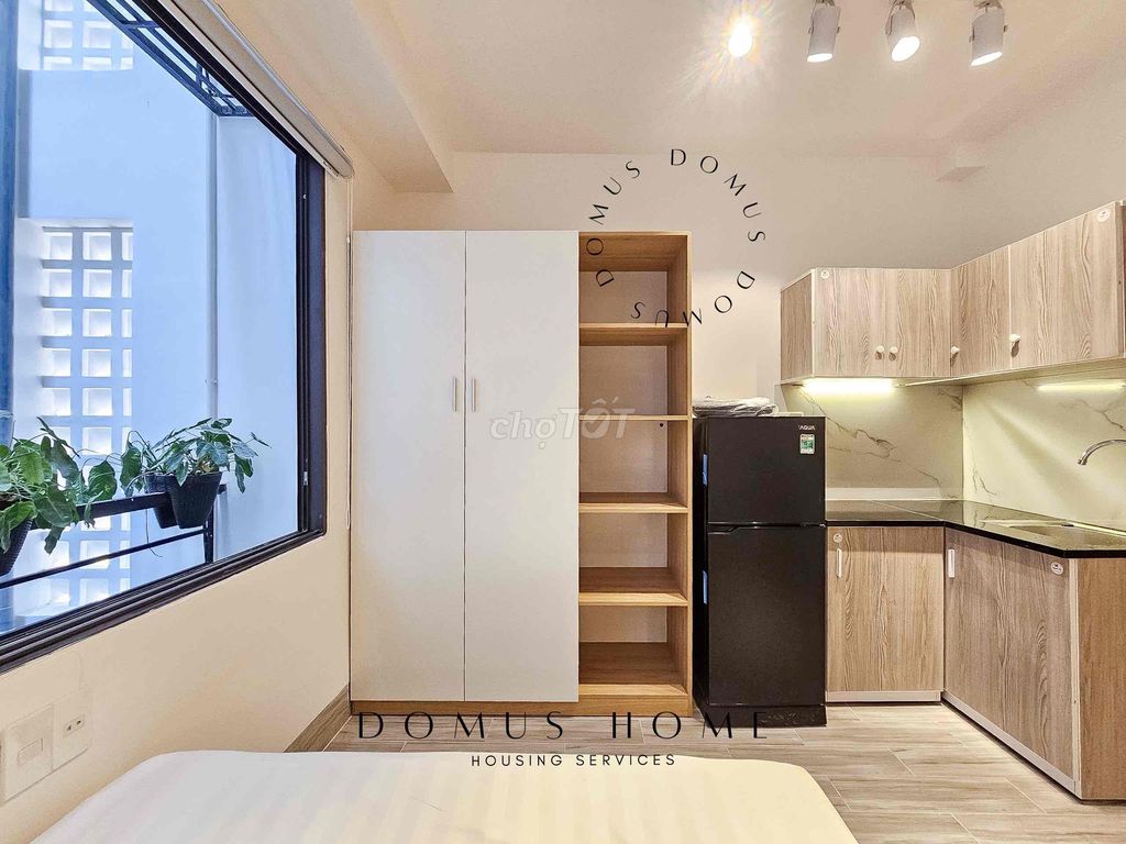 Three windows studio, full interior, followed by District 4 universities.