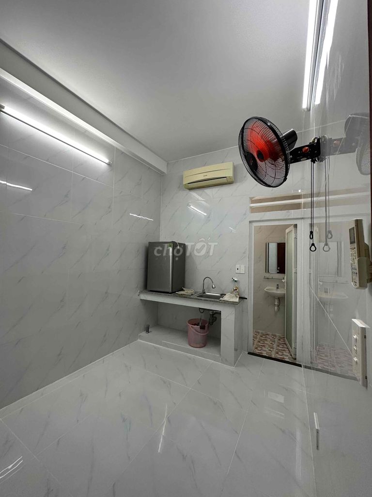 Âu Dương Lân clean room.