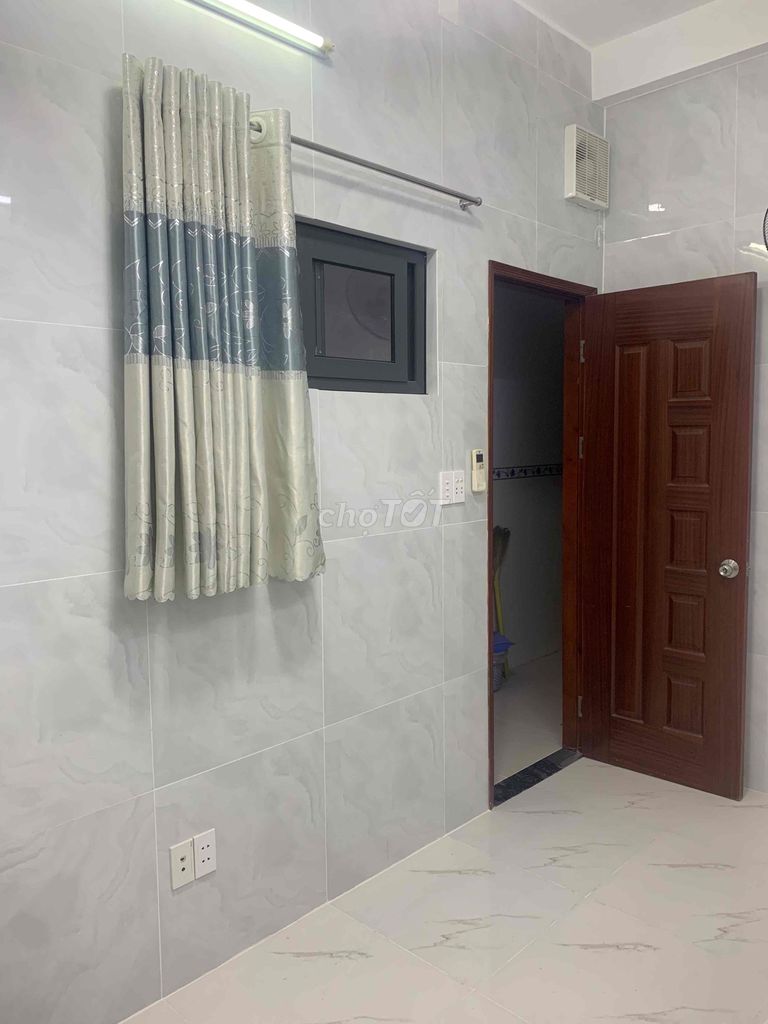 Âu Dương Lân clean room.