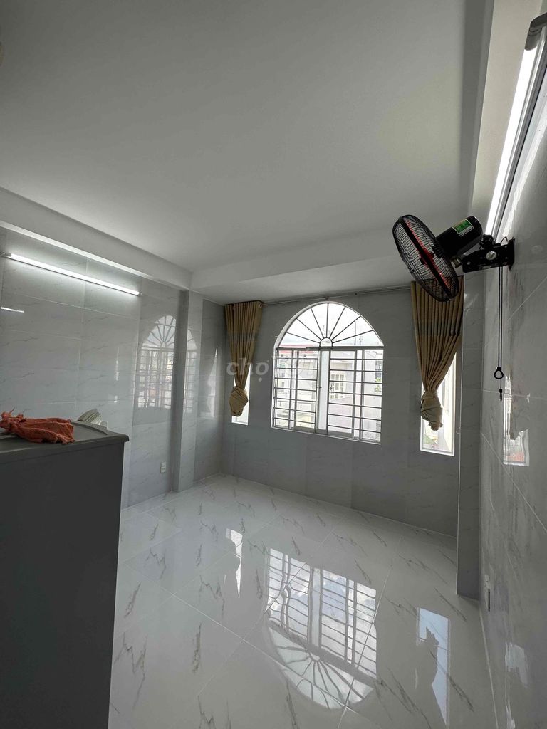 Âu Dương Lân clean room.