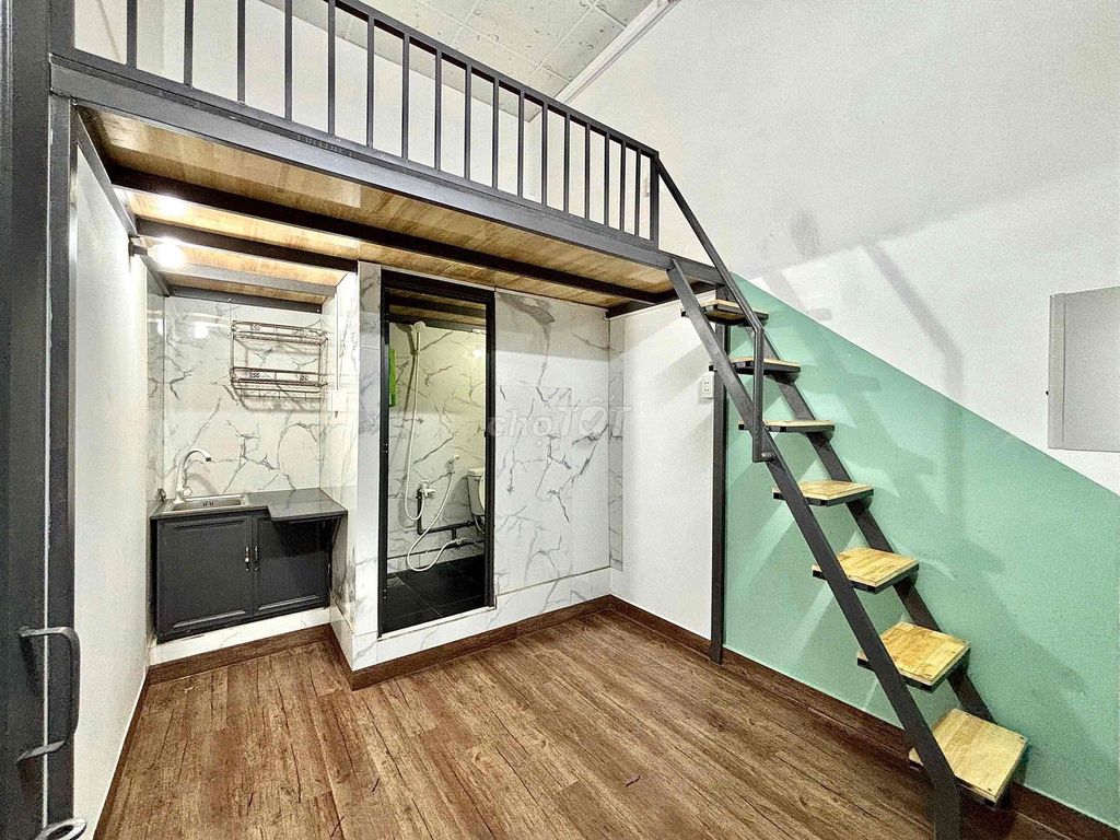 Rent a cheap hotel room next to vov College.