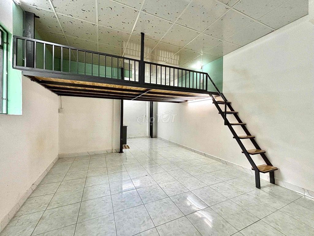 Rent a cheap hotel room next to vov College.