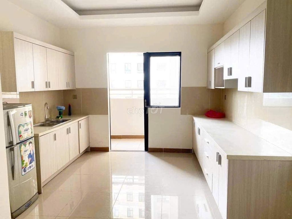 US$3.5 million down to 3.2 million full interior near college, advanced services.