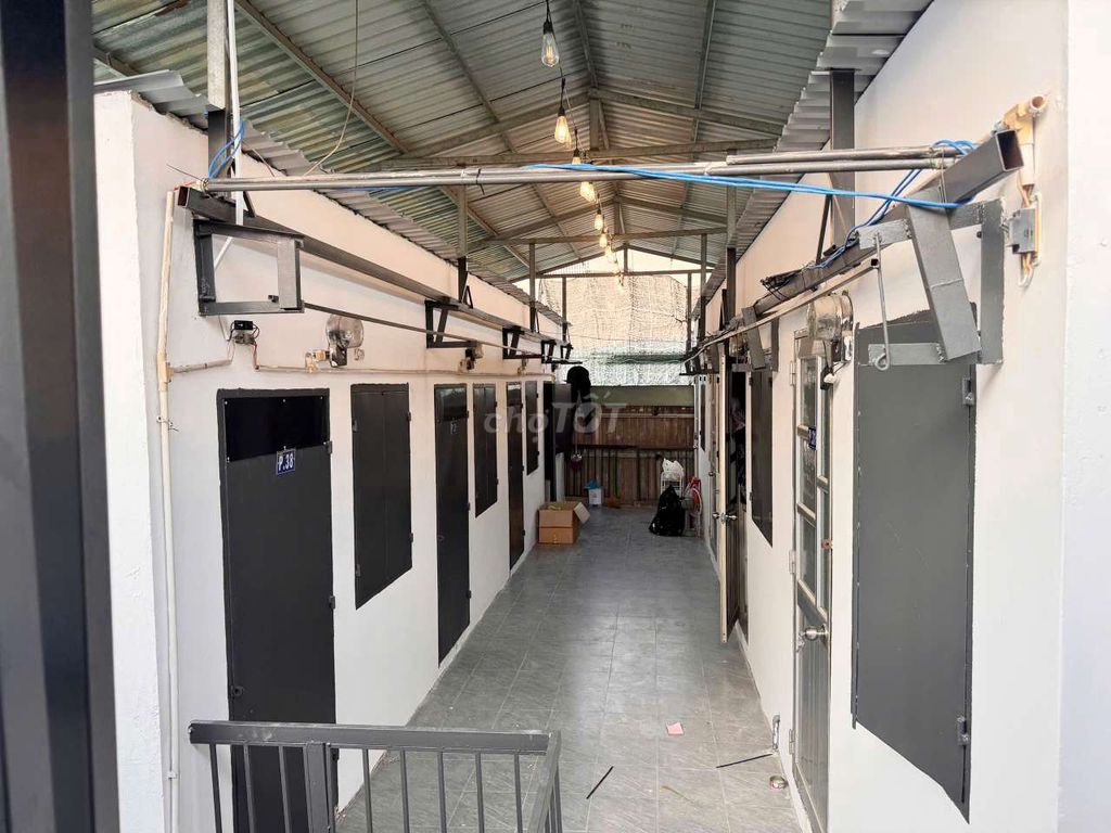 Cheap motels receive electric cars next to sustainable writing