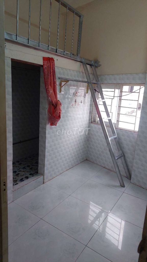 Rent the free time room with the bathroom in the room.