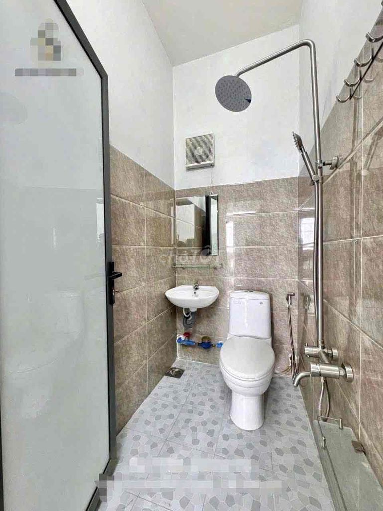 Rent a public bedroom - the engine elevator near La Latera, Fourth Fourth floor.