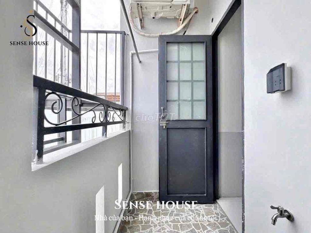 Rent a public bedroom - the engine elevator near La Latera, Fourth Fourth floor.