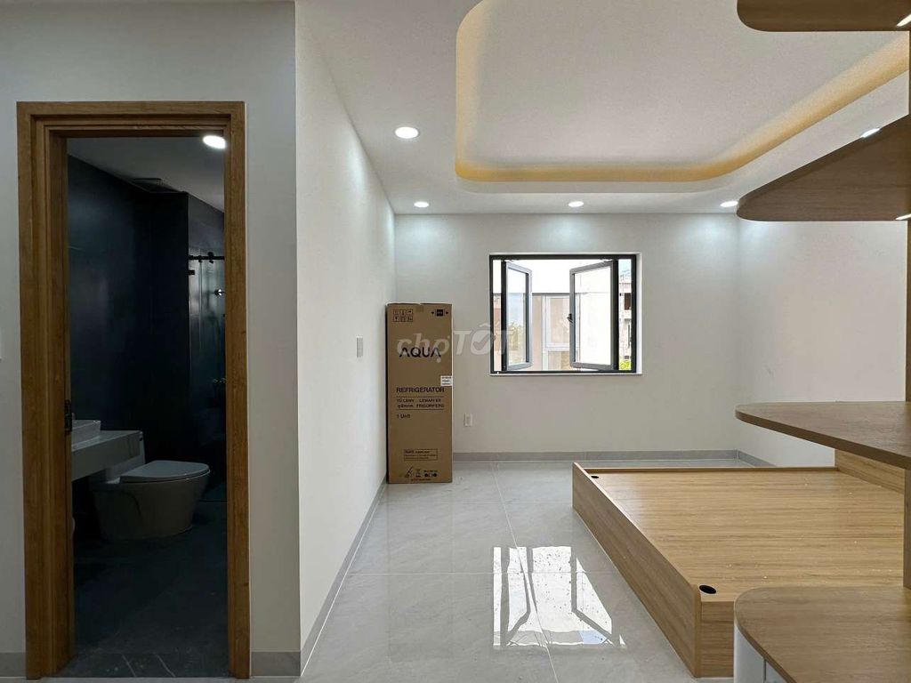 Window/Bancong studio right on Hoàng Quốc Việt-Phú Mỹ spring - crescent mall