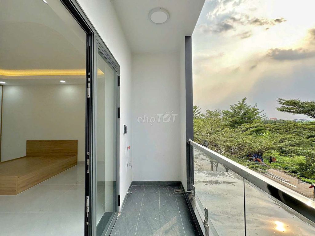 Window/Bancong studio right on Hoàng Quốc Việt-Phú Mỹ spring - crescent mall