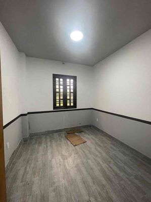 3 main bedrooms, 45 square meters of dirt, 6.5 million.