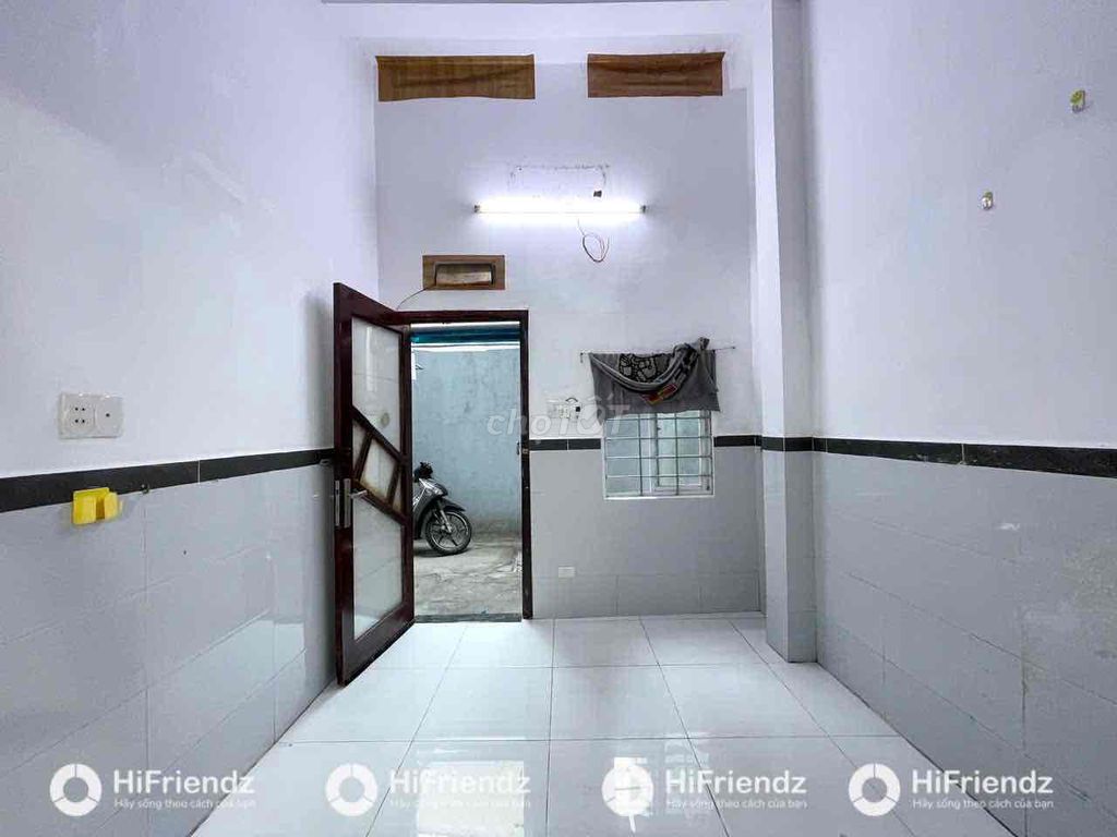 The traditional rent is clean and there are windows - balconys in Tên Lửa district