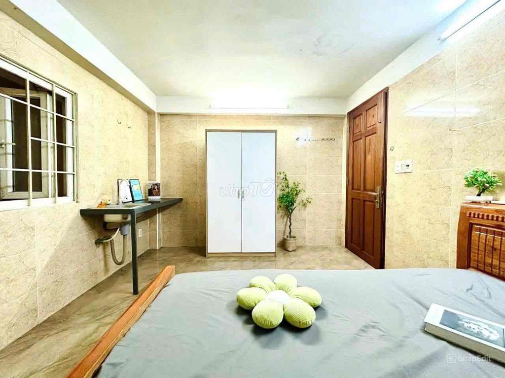 Rent a room cheap - super nice right now. Tây Thạnh, you're up.