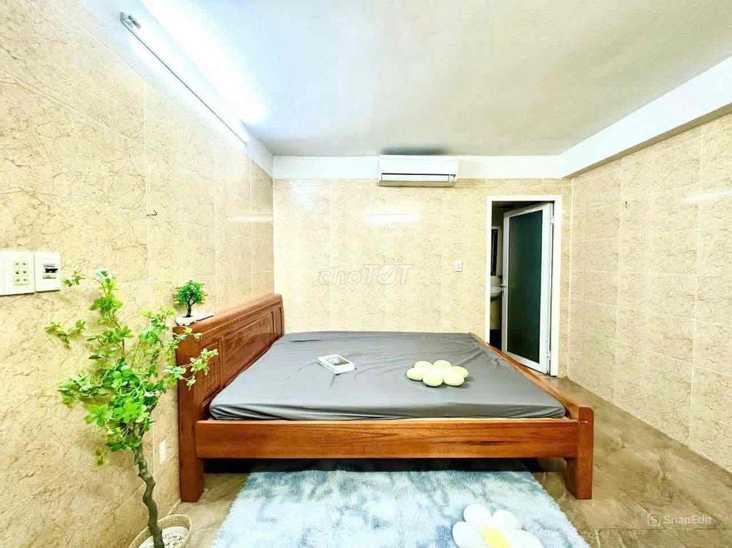 Rent a room cheap - super nice right now. Tây Thạnh, you're up.