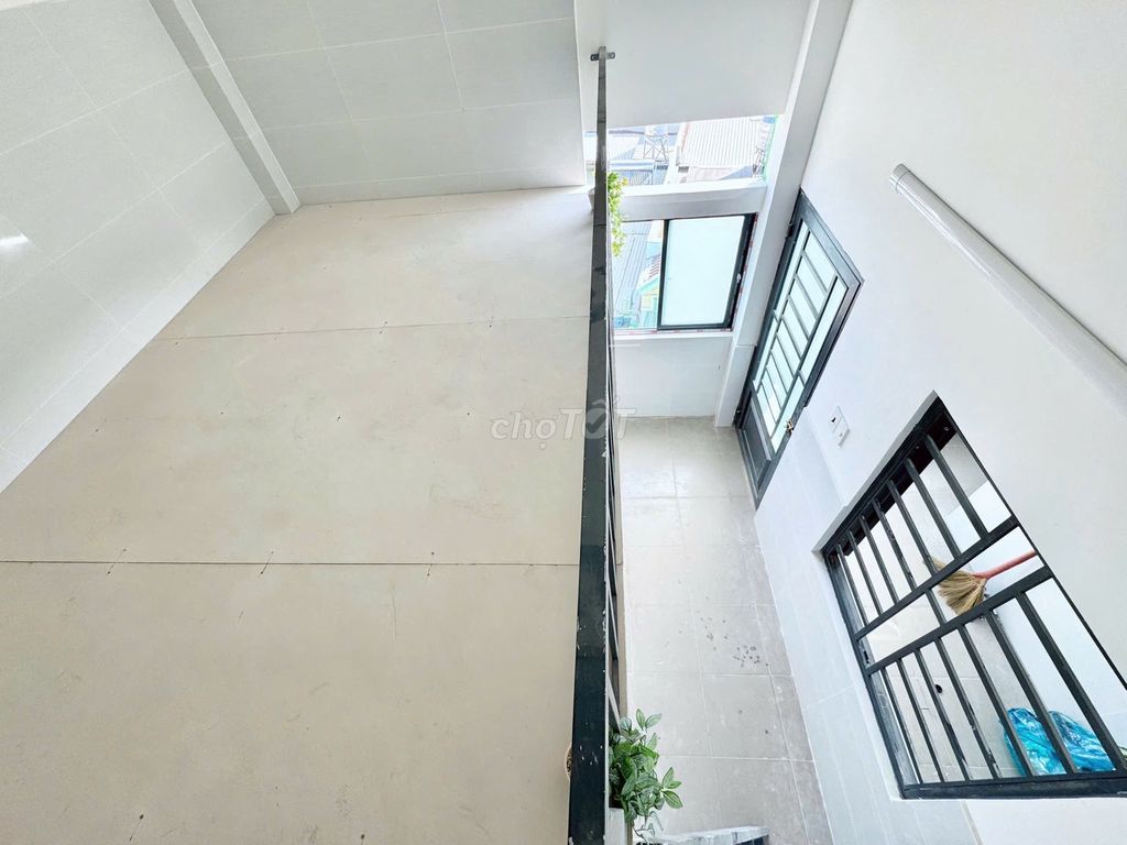 The new room is built right after Chundong, near the Company, with air conditioning.