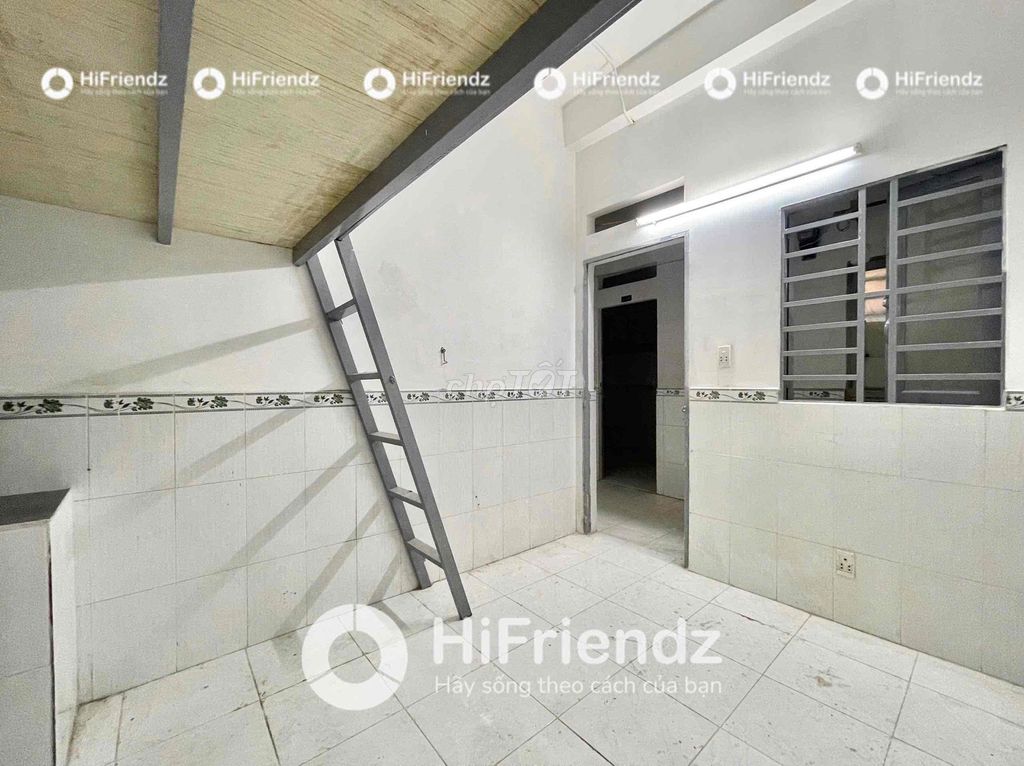 High guard's room ready. The air conditioning's clear on Tên Lửa 7th.