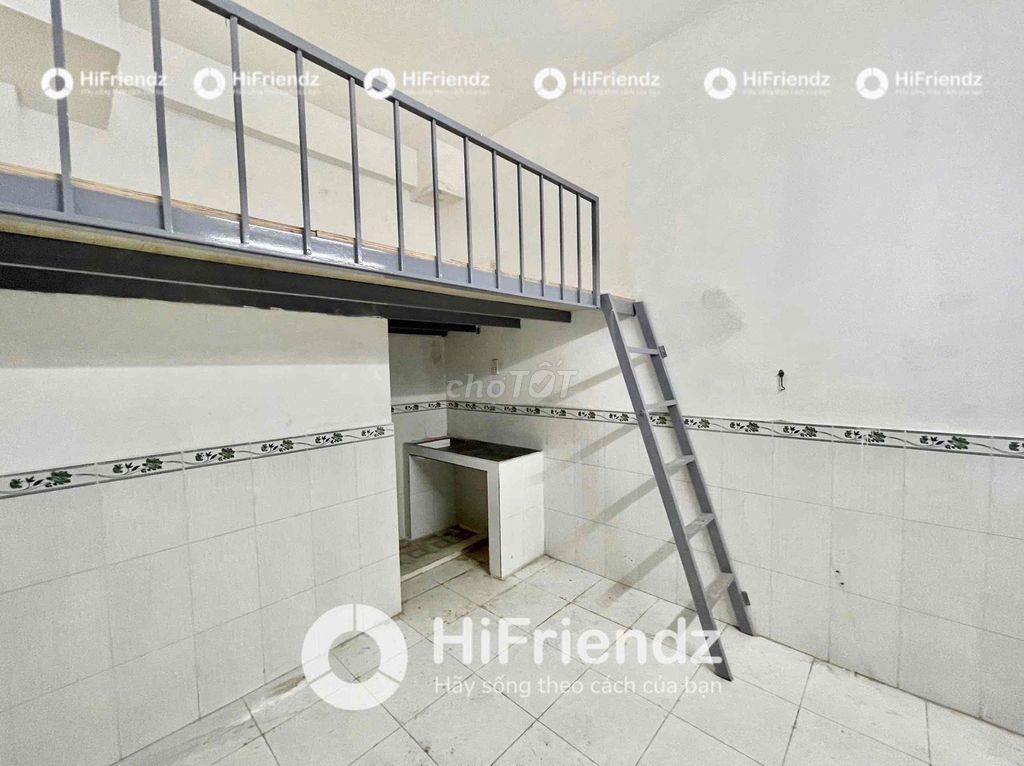 High guard's room ready. The air conditioning's clear on Tên Lửa 7th.