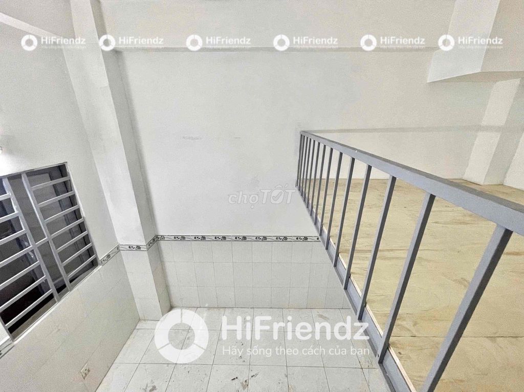 High guard's room ready. The air conditioning's clear on Tên Lửa 7th.