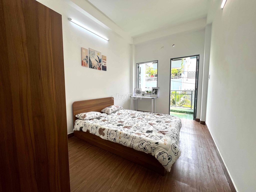 A studio room is only 5 x balcony, 100% full of furniture at the foot of the LM bridge.