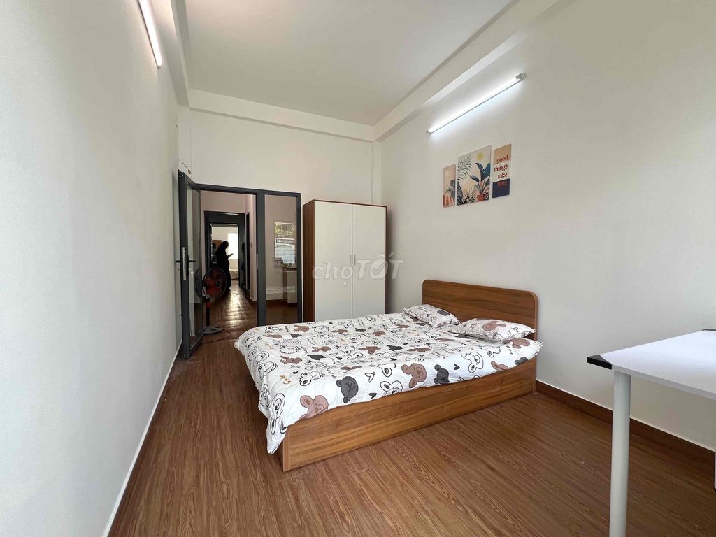 A studio room is only 5 x balcony, 100% full of furniture at the foot of the LM bridge.