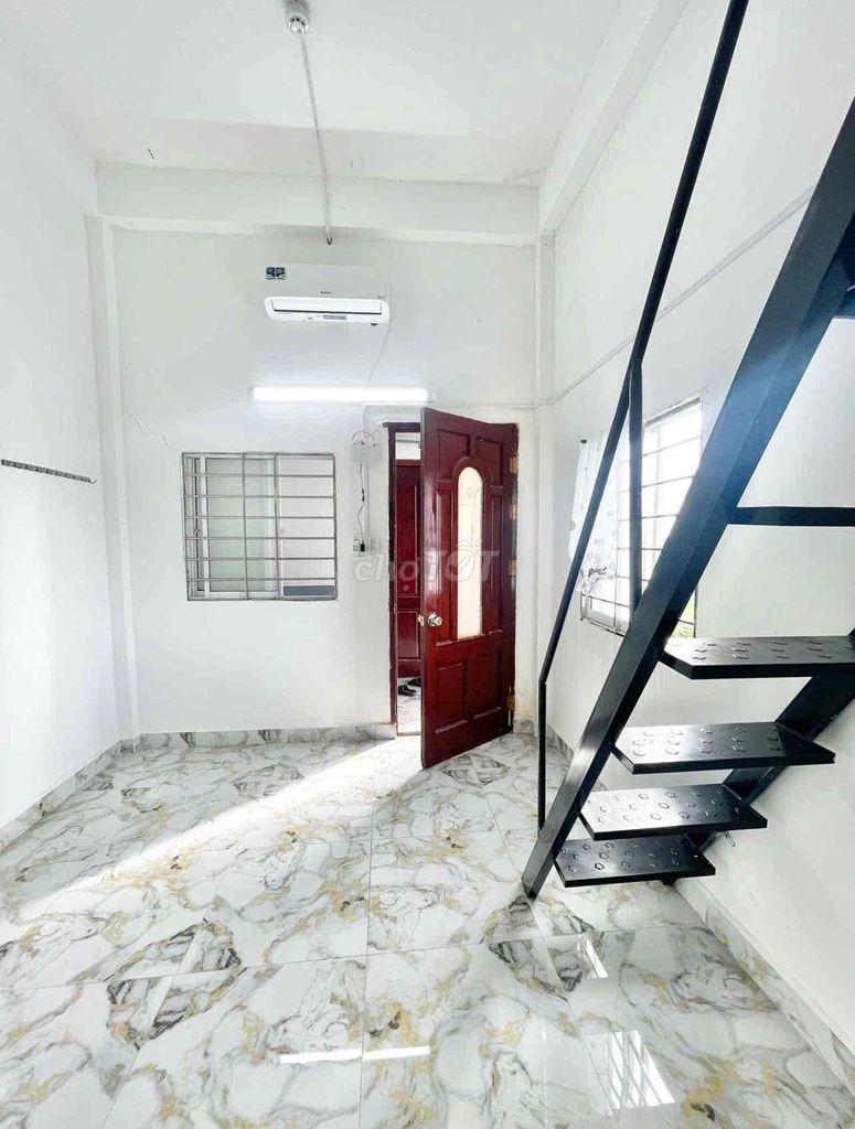THE upper guard does not limit it to an elevator