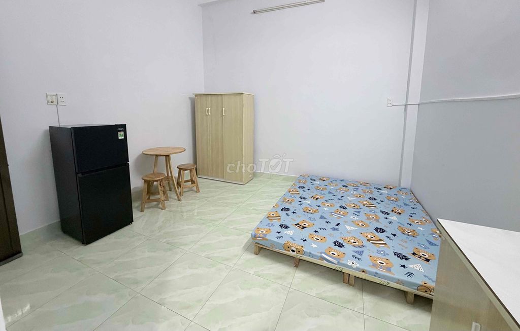 The new room is 800 meters from Y demand.