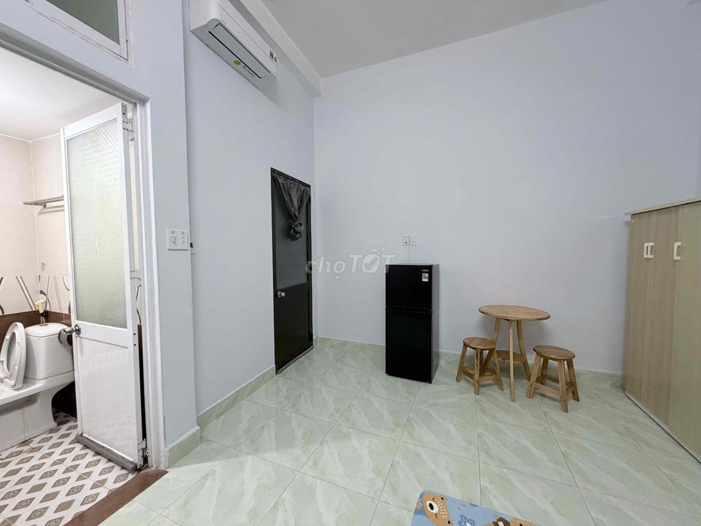 The new room is 800 meters from Y demand.