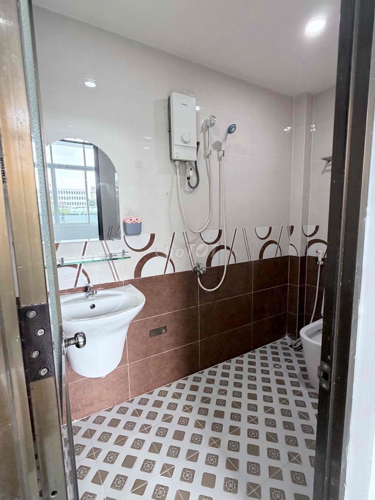 The new room is 800 meters from Y demand.