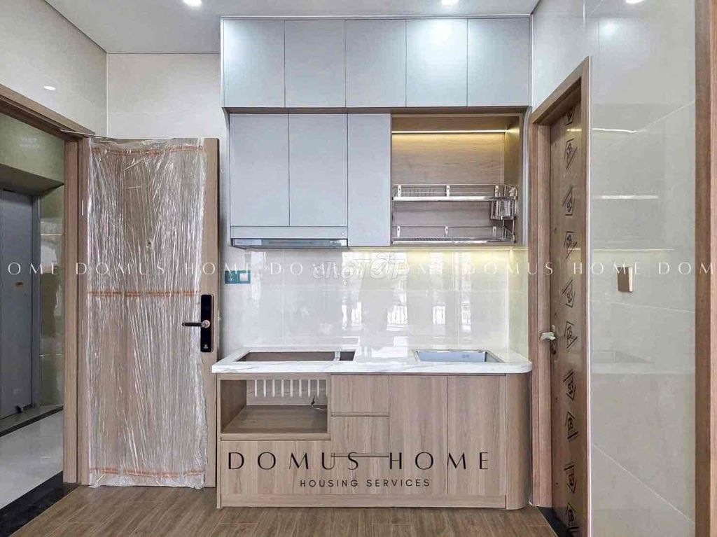 A high-end furniture bedroom. He's blue in 7th district, Detectivette, District 4, District 1,