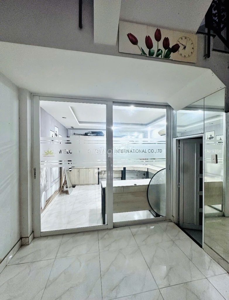 Rent a fancy room for a minicreature or in single-car alley 6 M