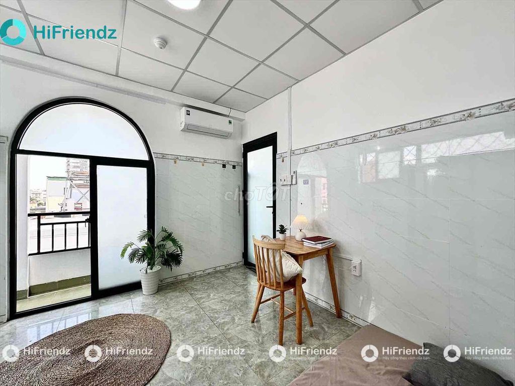 The machine studio is near vlu-iuh-the high-end tank studio.
