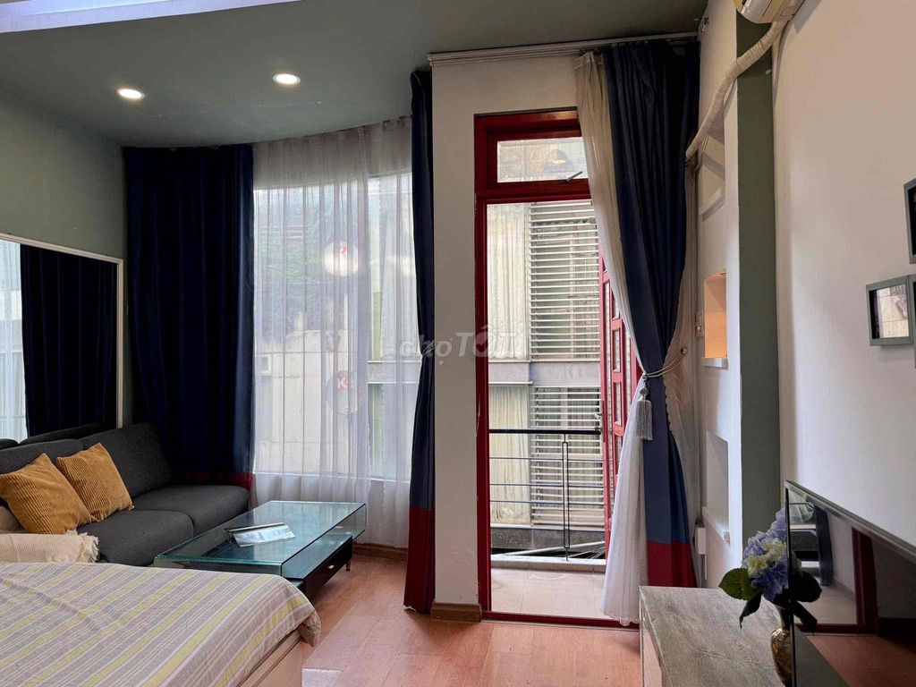 Rent a new full-industrial studio 100% balcony downtown in District 1.