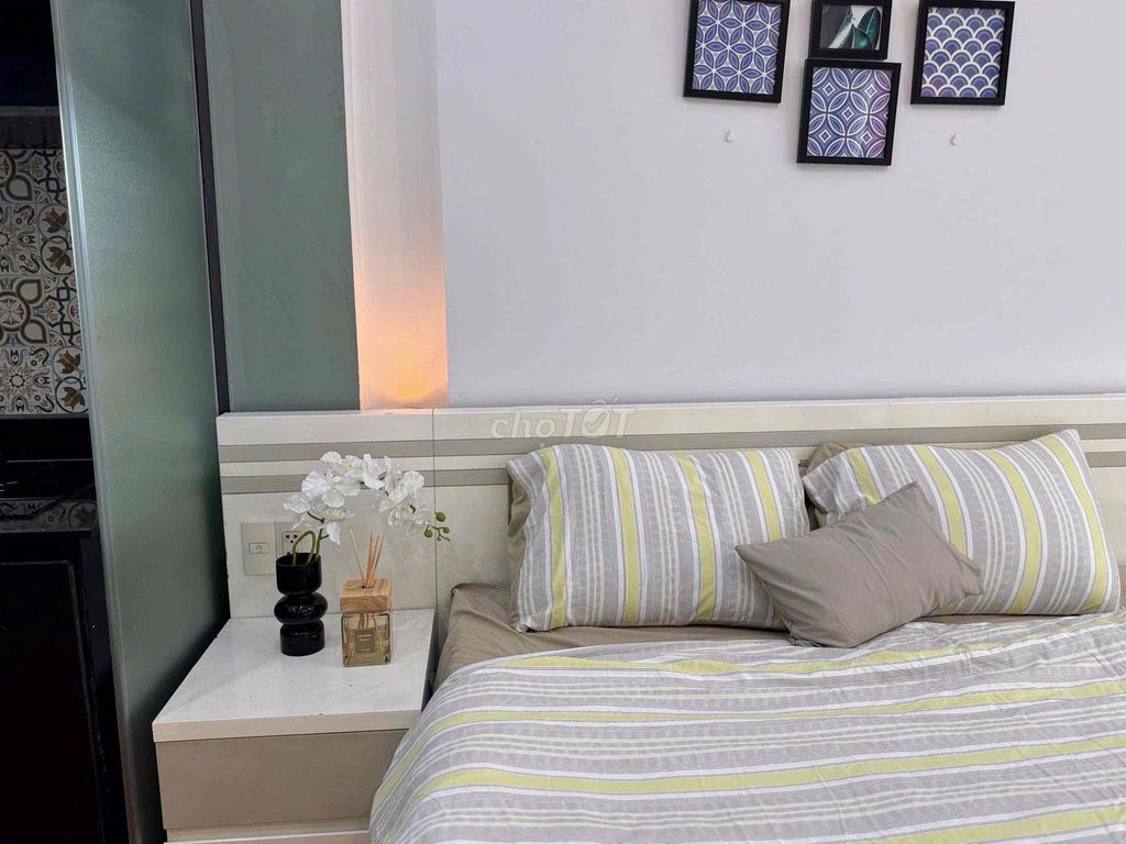 Rent a new full-industrial studio 100% balcony downtown in District 1.
