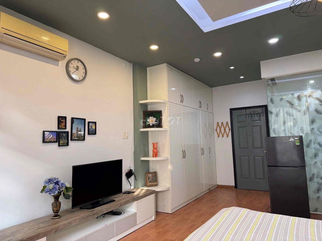 Rent a new full-industrial studio 100% balcony downtown in District 1.