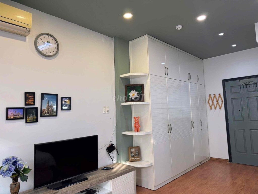 Rent a new full-industrial studio 100% balcony downtown in District 1.