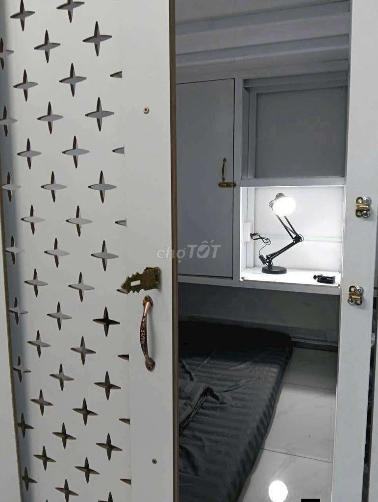 Rent a bedroom. sleepbox. Human Excelsior 2 District 10.
