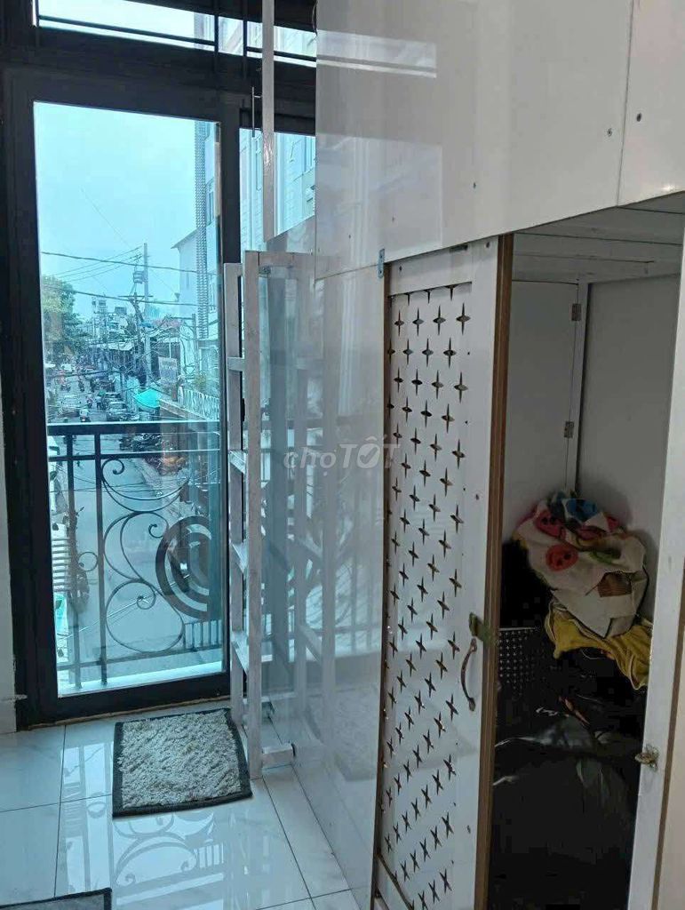 Rent a bedroom. sleepbox. Human Excelsior 2 District 10.