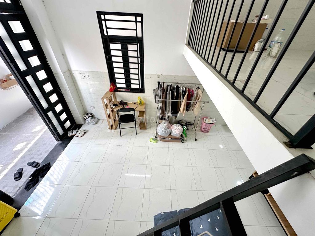 The kiot-like motel is 1 M8 with a super-wide courtyard right here in Thống Nhất.