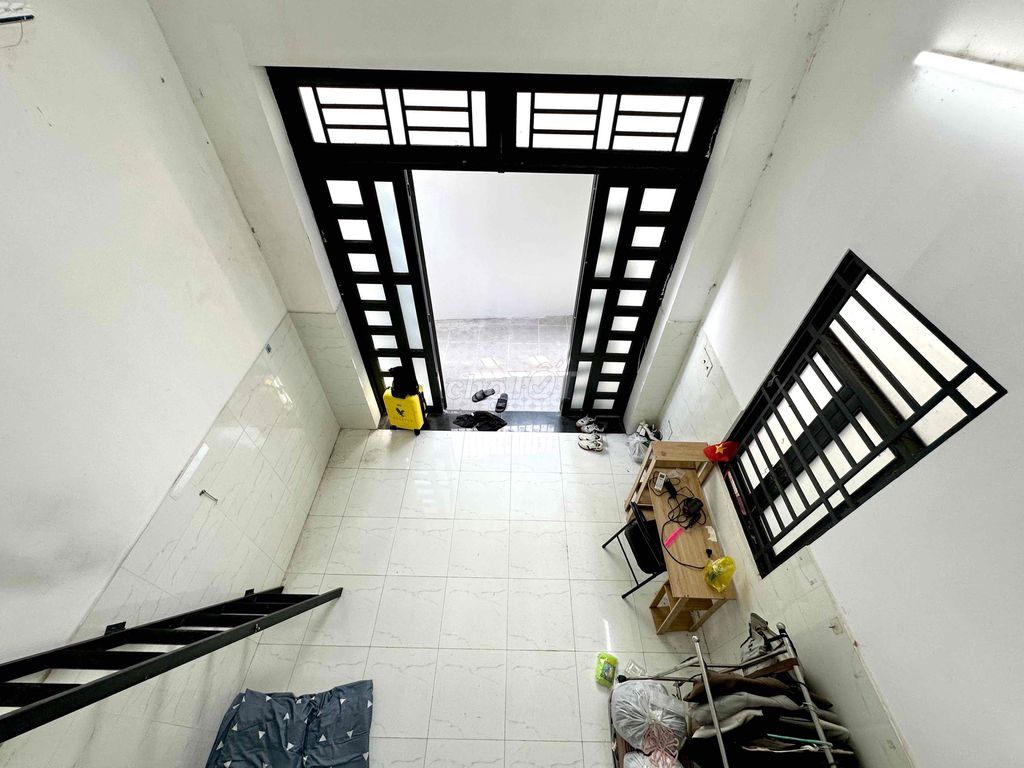 The kiot-like motel is 1 M8 with a super-wide courtyard right here in Thống Nhất.