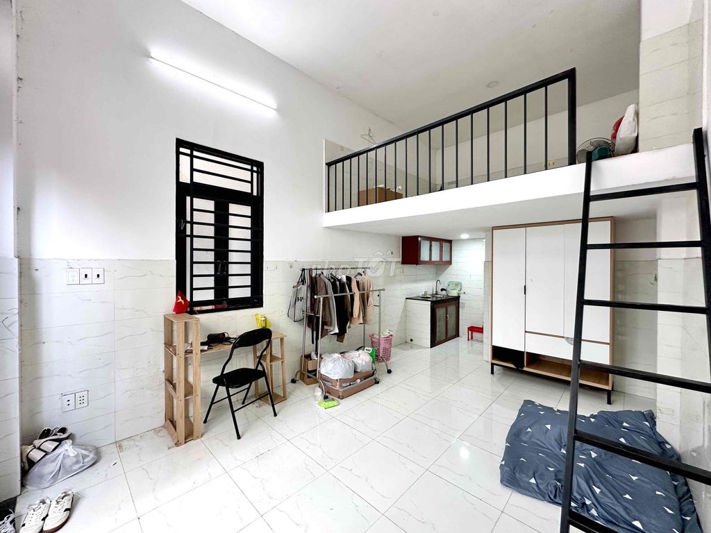 The kiot-like motel is 1 M8 with a super-wide courtyard right here in Thống Nhất.