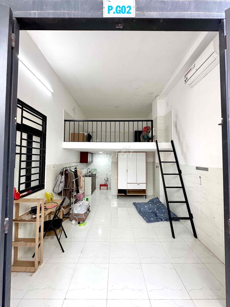 The kiot-like motel is 1 M8 with a super-wide courtyard right here in Thống Nhất.